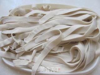 超级简单---油泼面的做法步骤：1