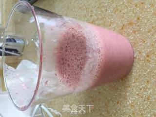 草莓牛奶饮的做法步骤：3