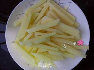 炸薯条的做法步骤：2