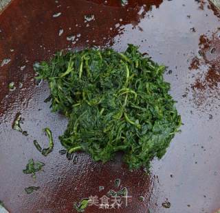鸡蛋瘦肉艾叶汤的做法步骤：2