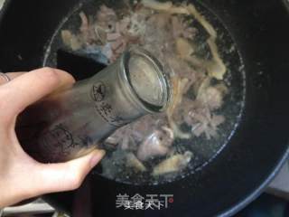 酸酸辣辣真美味-松茸螺蛳粉的做法步骤：4