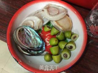 橄榄炖鲍鱼的做法步骤：2