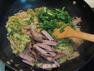 包菜牛肉炒面的做法步骤：17