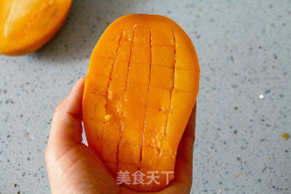 【芥香三文鱼芒果沙拉】的做法步骤：2