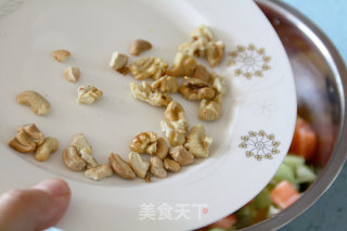 【芥香三文鱼芒果沙拉】的做法步骤：7