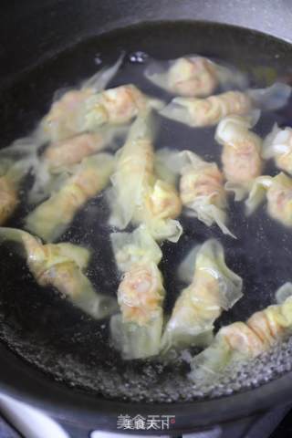 槐花绉纱馄饨的做法步骤：8