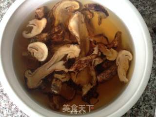 松茸生炒糯米饭的做法步骤：2