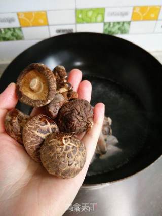 花菇乌鸡汤的做法步骤：3
