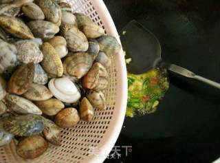 酒糟辣炒蛤蜊的做法步骤：4