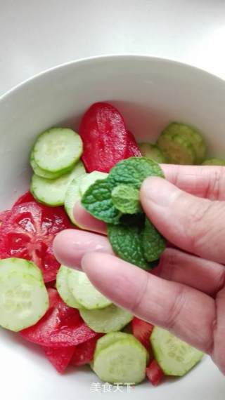 黄瓜西红柿沙拉的做法步骤：4