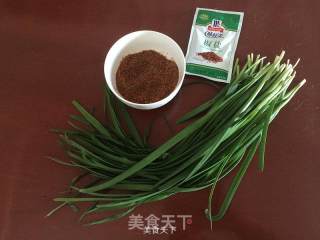 香烤韭菜的做法步骤：1