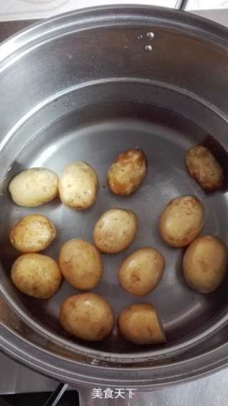 迷迭香土豆色拉的做法步骤：1