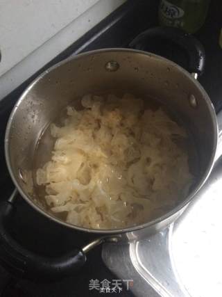 木瓜银耳羹的做法步骤：1