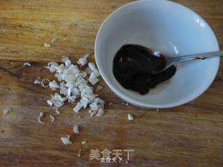海鲜酱炒墨鱼丸的做法步骤：3