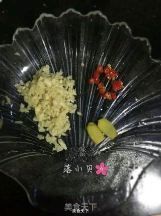 酱醋鸡爪的做法步骤：1
