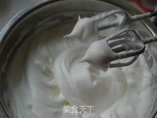 黑芝麻戚风蛋糕----加了黑芝麻的戚风有种特别的香味的做法步骤：3