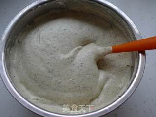 黑芝麻戚风蛋糕----加了黑芝麻的戚风有种特别的香味的做法步骤：5
