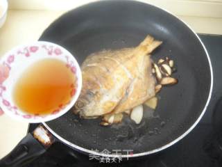 红烧鲳鱼的做法步骤：7