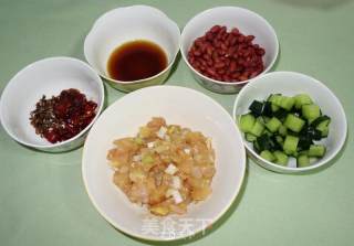 宫保鸡丁的做法步骤：1
