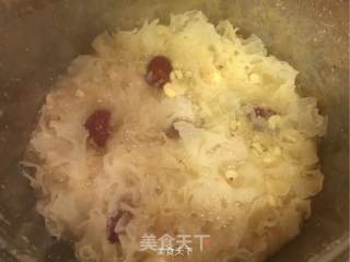 雪耳莲子汤的做法步骤：4