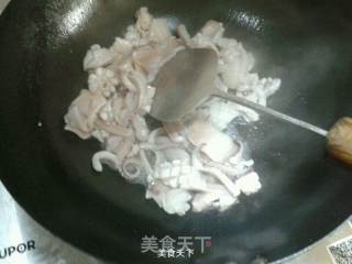 家常菜茭白炒鱿鱼的做法步骤：4