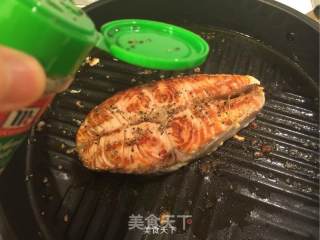 奶香三文鱼的做法步骤：3