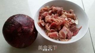 洋葱爆鸡胗的做法步骤：1