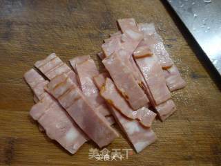 培根炒萝卜干的做法步骤：2