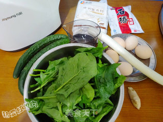 鸡蛋炸酱菠菜面的做法步骤：1