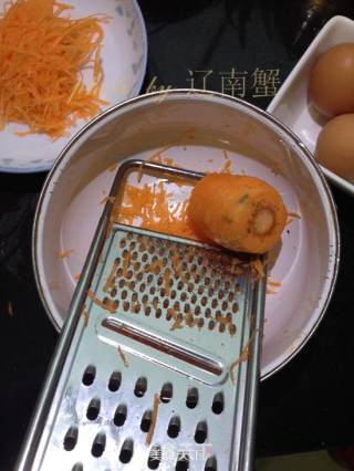 胡萝卜鸡蛋饼的做法步骤：2