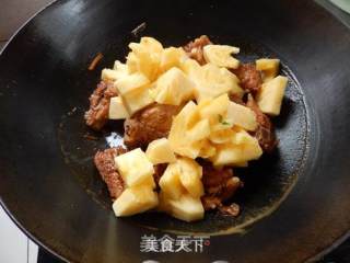 菠萝焖排骨的做法步骤：8