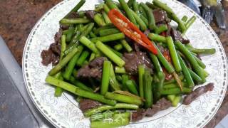 蒜心（蒜苔）炒牛肉的做法步骤：7