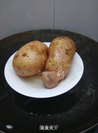 锅塌土豆的做法步骤：1