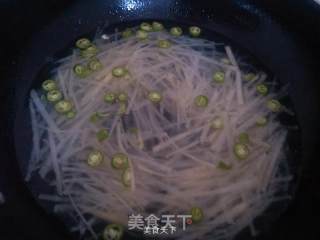 酸辣土豆丝的做法步骤：3