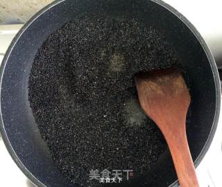 DIY版黑芝麻核桃奶香糊的做法步骤：1