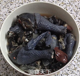 虫草花西洋参乌鸡汤——补气益血的做法步骤：1
