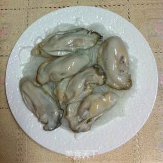 蒜蓉粉丝蒸生蚝的做法步骤：3