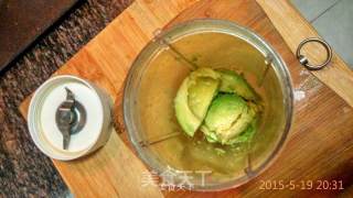 牛油果奶昔的做法步骤：2
