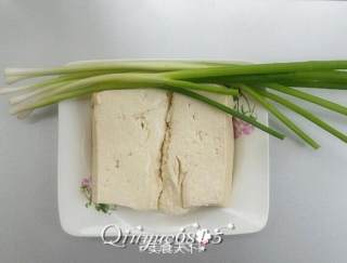 小葱拌豆腐的做法步骤：1