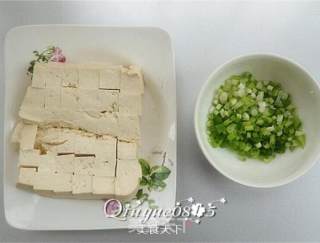 小葱拌豆腐的做法步骤：2