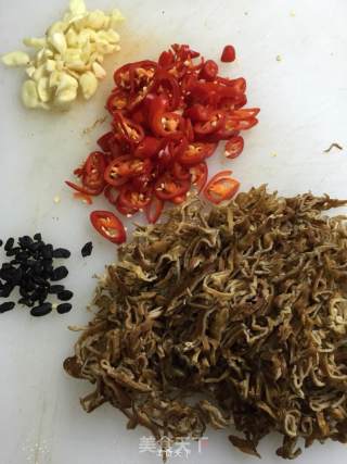 茶油蒸腊肠的做法步骤：2