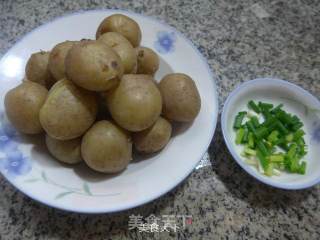 红烧小土豆的做法步骤：1