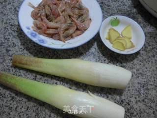 茭白炒籽虾的做法步骤：1