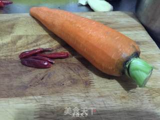 凉拌胡萝卜的做法步骤：1