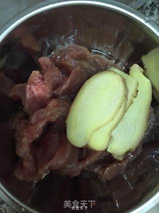 香菇牛肉的做法步骤：1