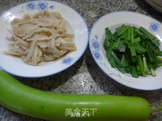 韭菜牛肚炒夜开花的做法步骤：1