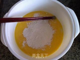 香椿芽鸡蛋饼的做法步骤：2