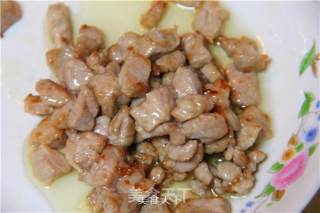 初夏的清新滋味，小豌豆炒肉丁的做法步骤：2