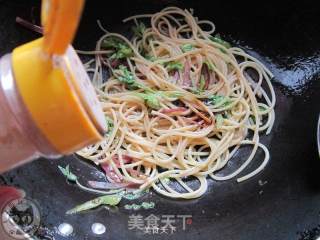 黑椒肉丝炒意面的做法步骤：5
