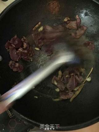 青椒牛肉的做法步骤：2